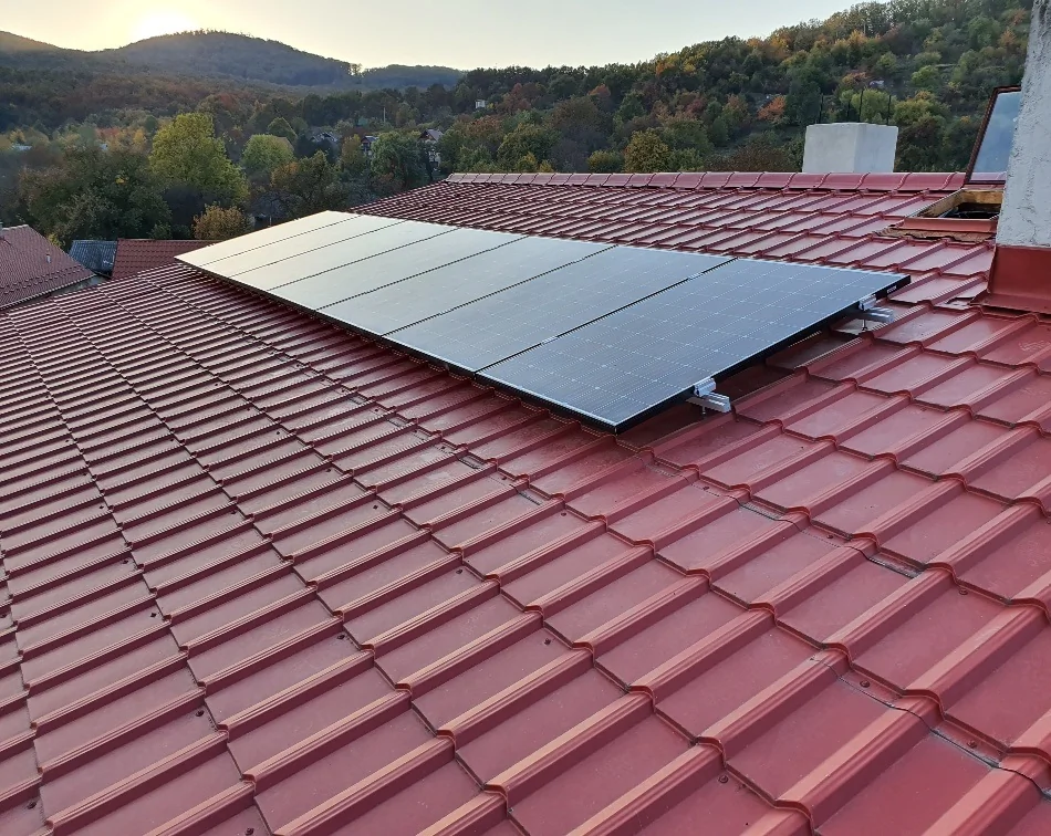 Solárne panely na rodinnom dome v Kaluži
