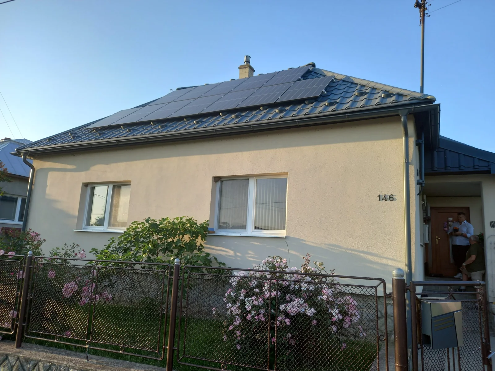 Rodinný dom s fotovoltickou elektrárňou vo Vinnom