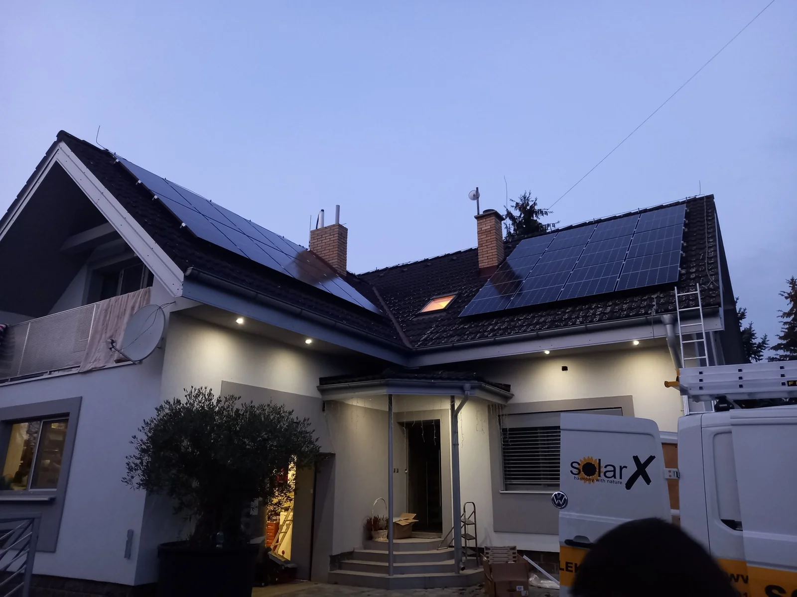 Montáž fotovoltiky na rodinnom dome v Zalužiciach